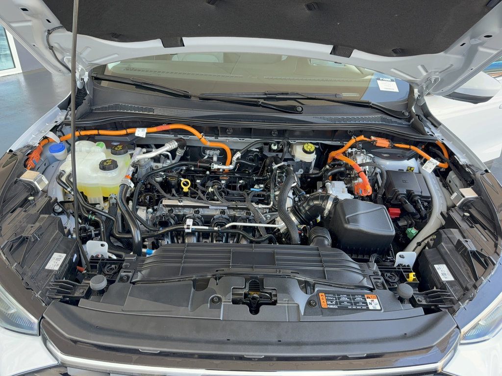 Certified 2025 Ford Escape SE w/ PHEV Premium Package image 35