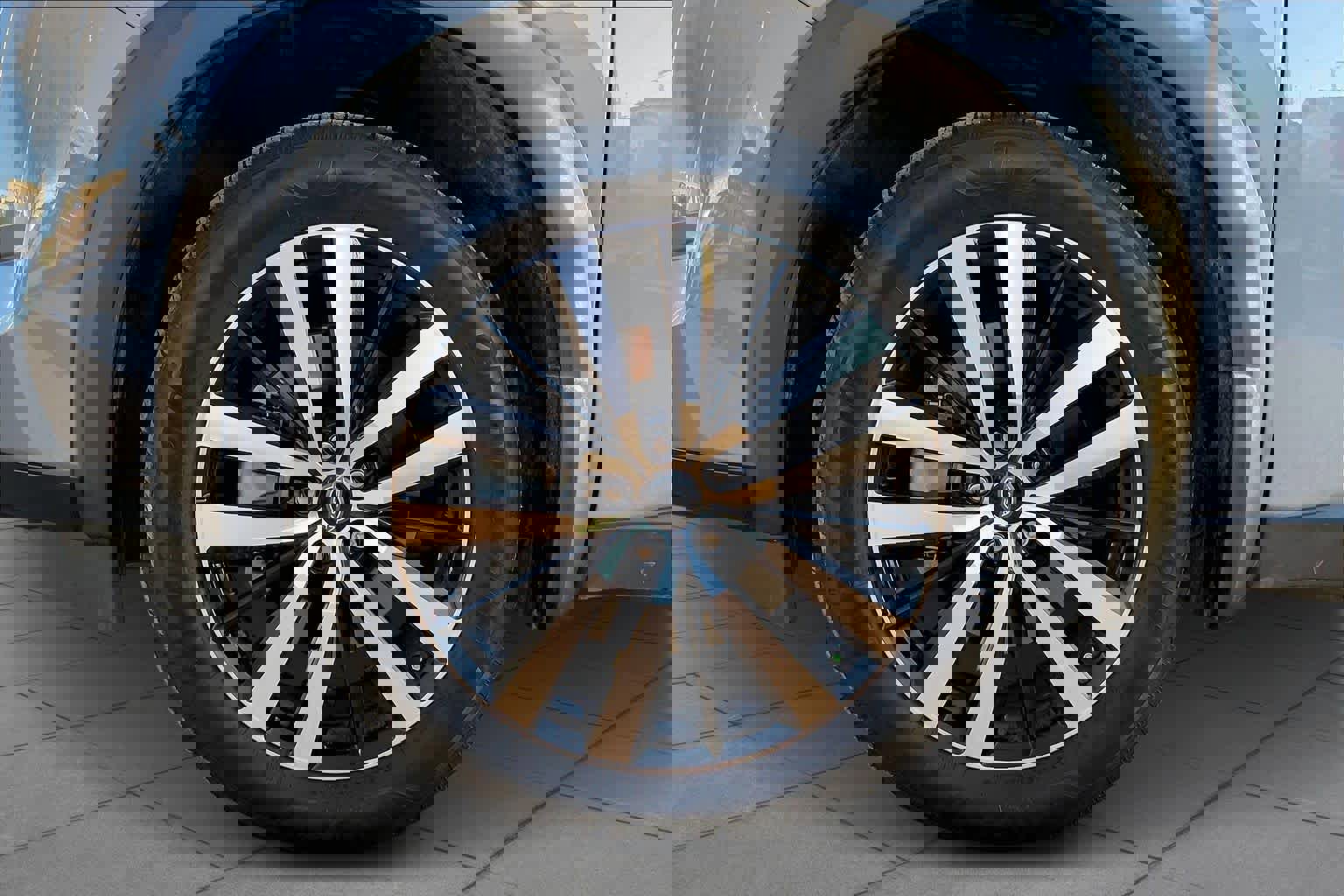 Used 2024 Nissan Pathfinder Platinum w/ Cargo Package image 9