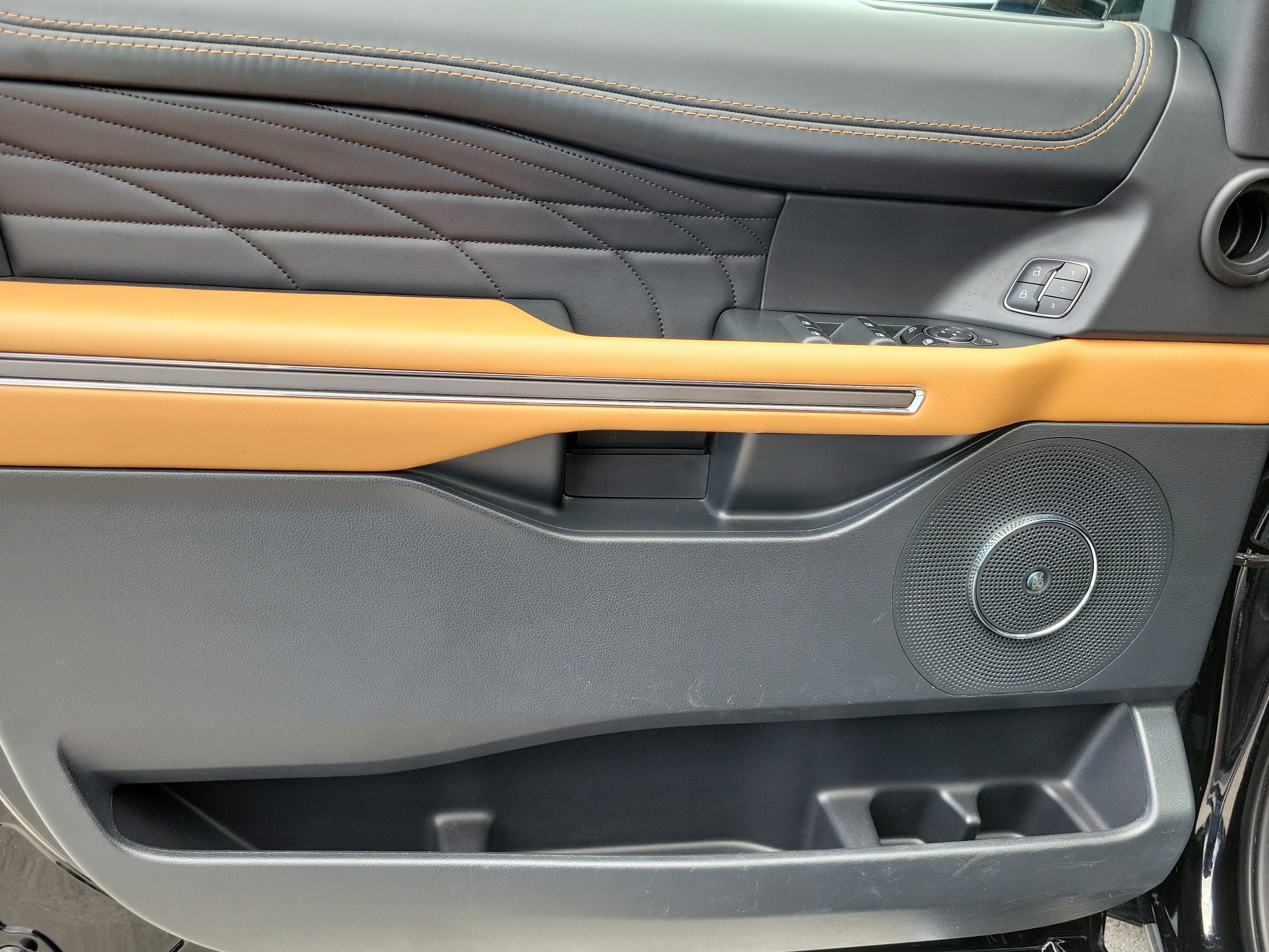 Certified 2023 Ford Expedition Max Platinum RWD image 28