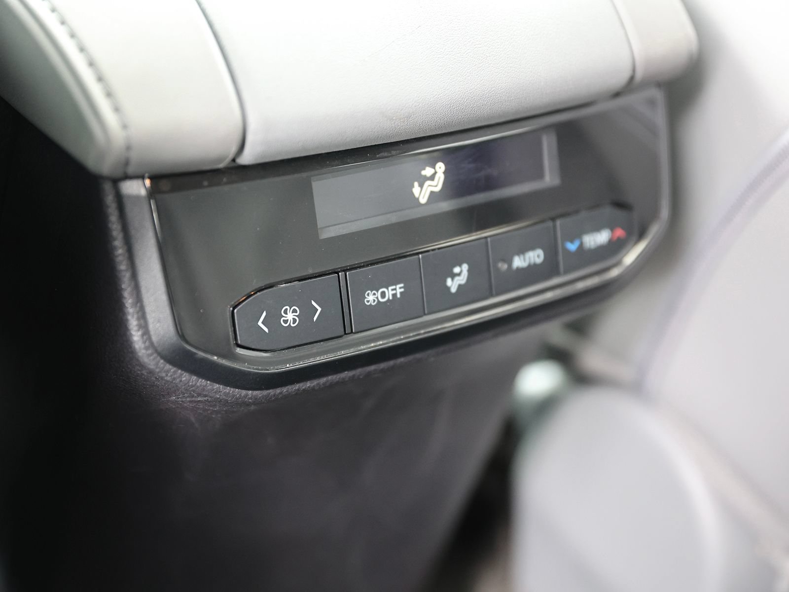 Used 2023 Toyota Highlander XLE AWD/4WD image 23