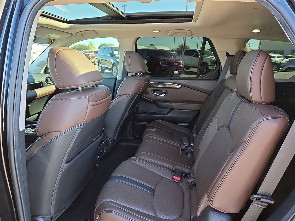Used 2025 Honda Pilot Elite image 17