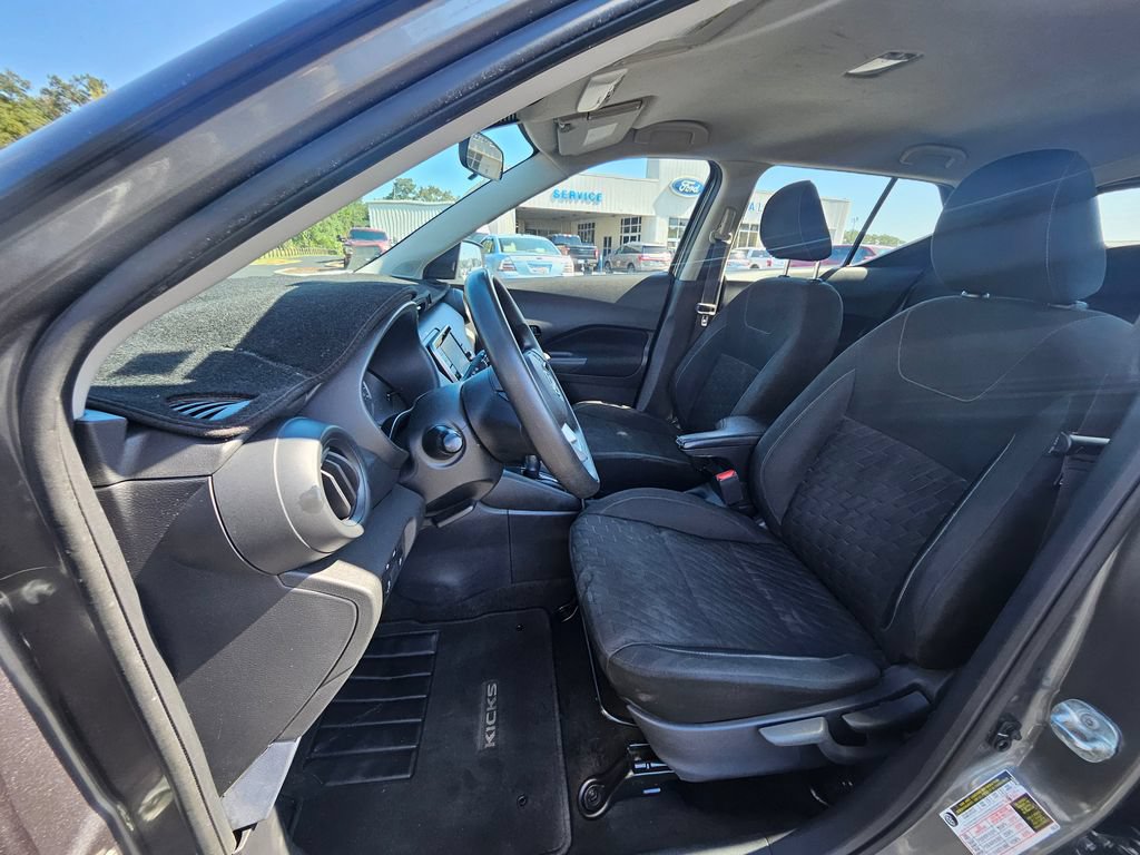 Used 2022 Nissan Kicks S FWD image 4