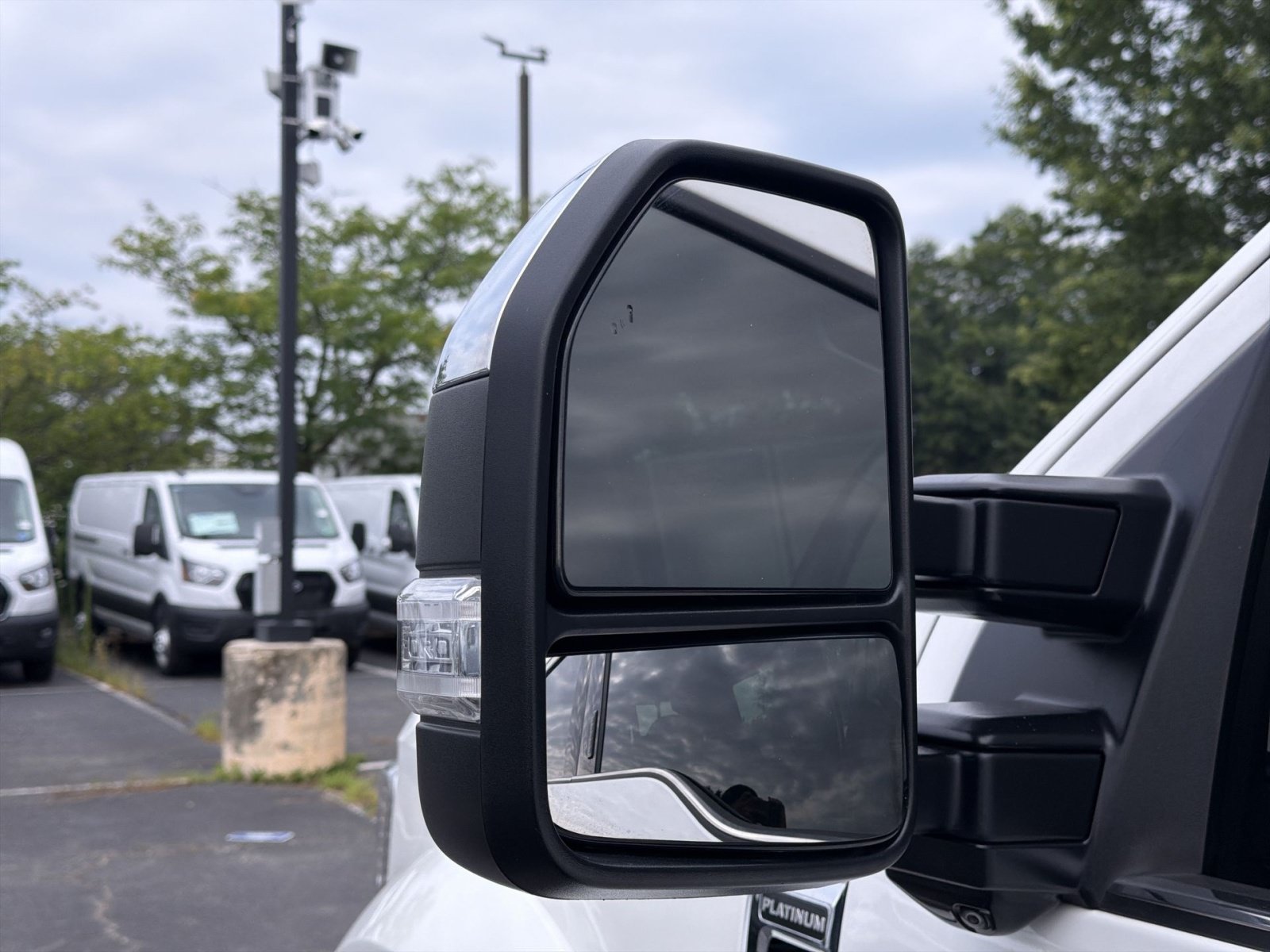 Certified 2022 Ford F450 Platinum w/ FX4 Off-Road Package AWD/4WD image 15