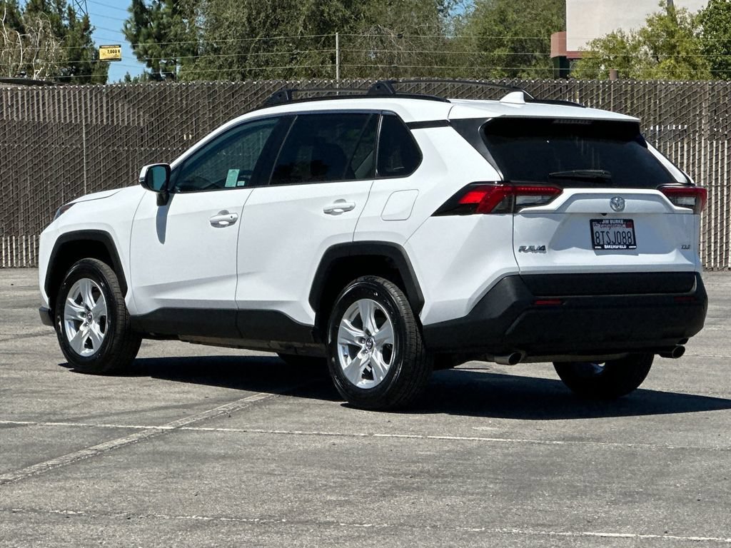 Used 2021 Toyota RAV4 XLE w/ Carpet Mat Package (TMS) FWD image 5