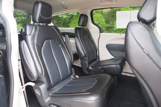 Used 2024 Chrysler Pacifica Touring-L FWD image 14