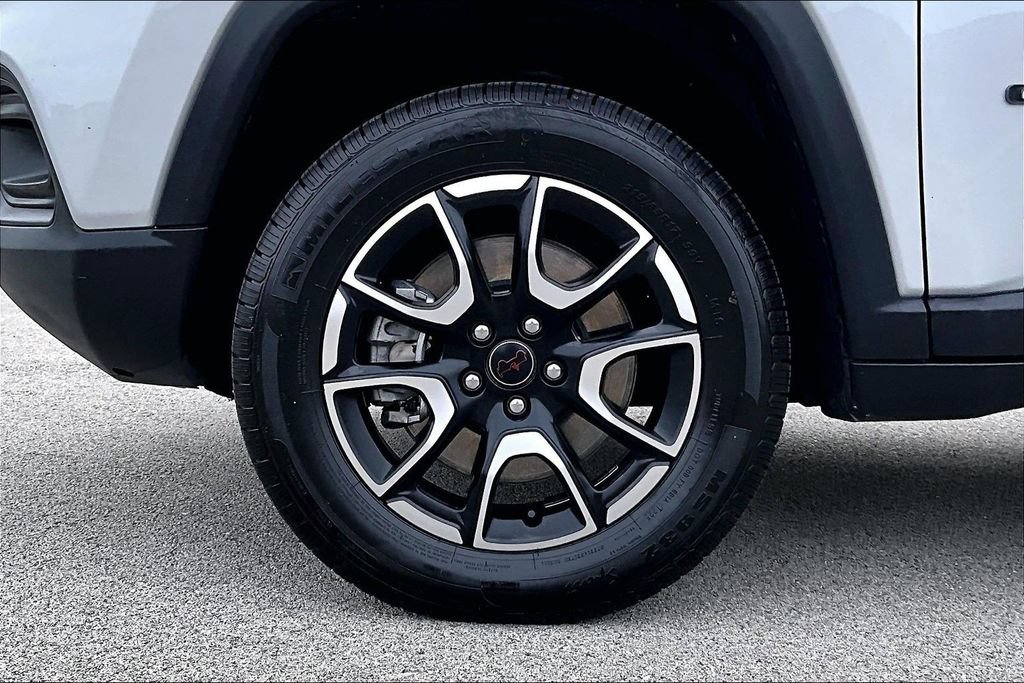 Used 2025 Jeep Compass Trailhawk AWD/4WD image 9