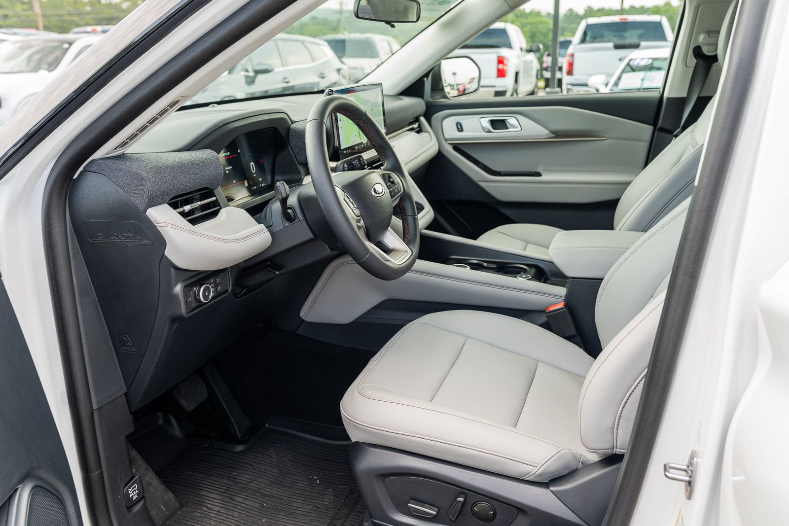 Certified 2026 Ford Explorer Active w/ Active Comfort Package RWD image 18