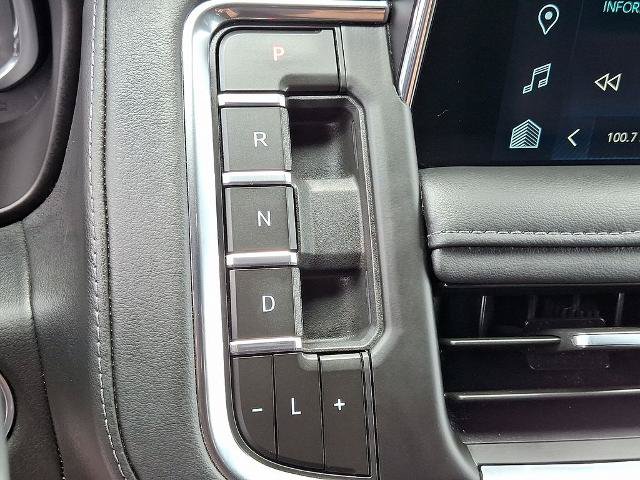 Used 2024 Chevrolet Tahoe Z71 w/ Luxury Package AWD/4WD image 16