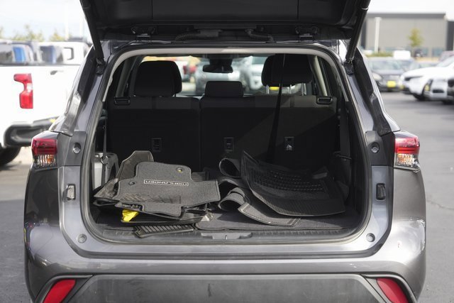 Used 2021 Toyota Highlander LE image 30