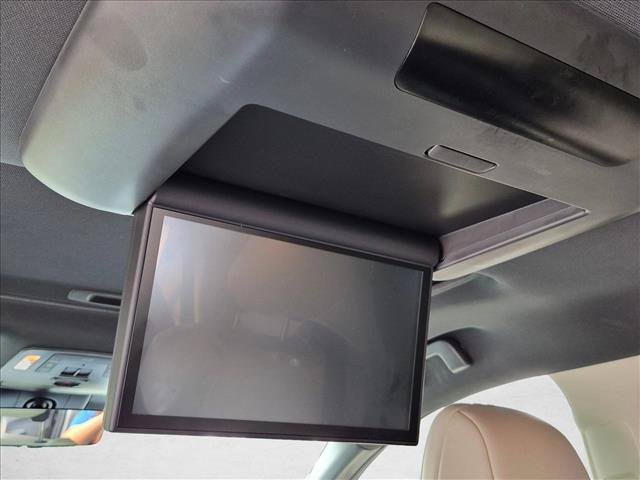 Used 2025 Toyota Sienna Platinum AWD/4WD image 18