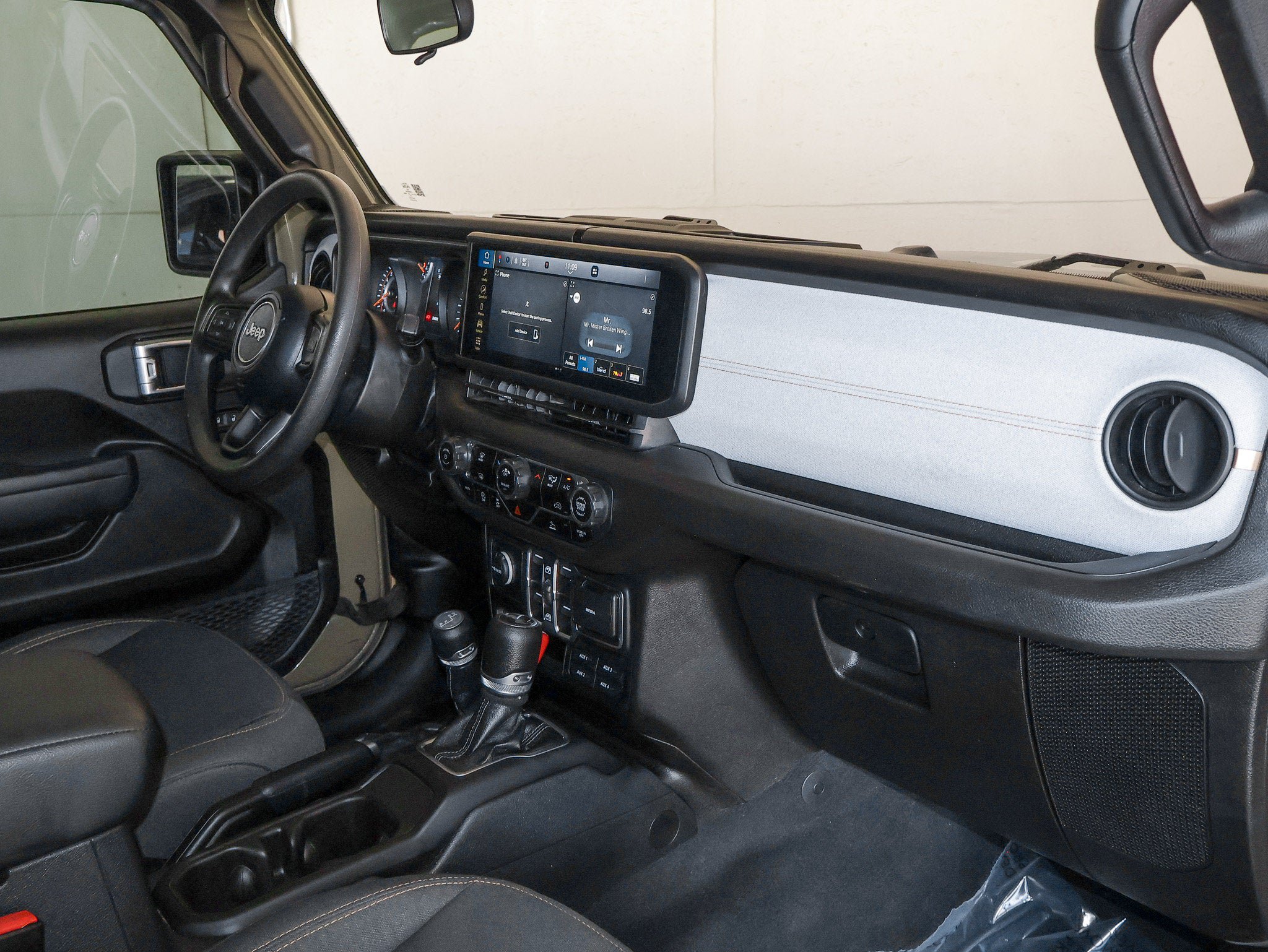 Used 2025 Jeep Wrangler Unlimited Sport AWD/4WD image 38