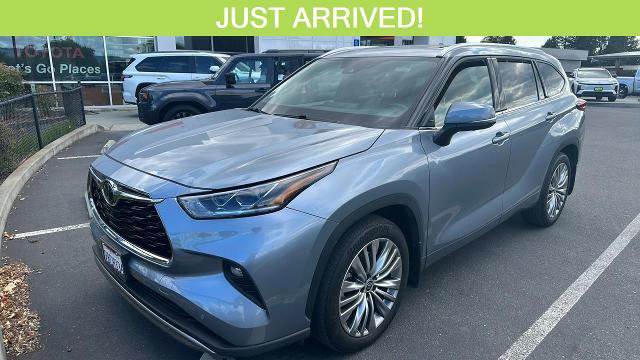 Used 2022 Toyota Highlander Platinum AWD/4WD image 1