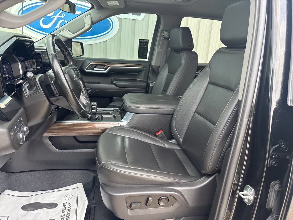 Used 2024 Chevrolet Silverado 1500 RST AWD/4WD image 12