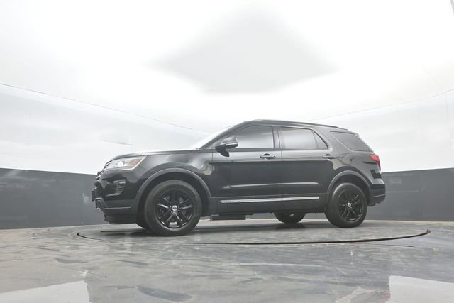 Certified 2018 Ford Explorer XLT w/ Equipment Group 201A AWD/4WD image 35