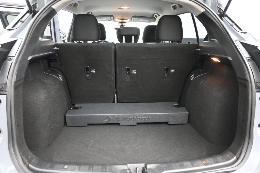 Used 2022 Nissan Kicks SR w/ Interior Electronics Package FWD image 28