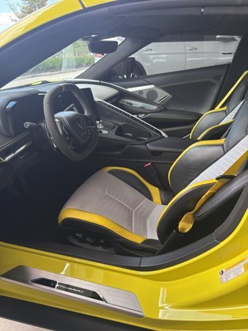 Used 2021 Chevrolet Corvette Stingray Premium Conv w/ Z51 Performance Package image 4