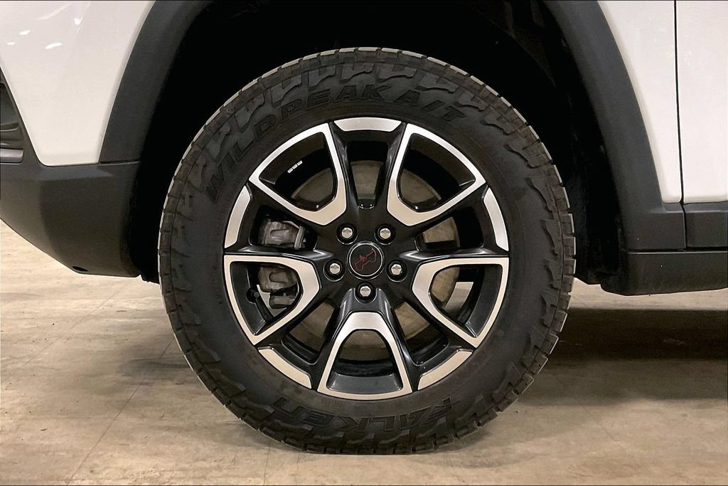 Used 2025 Jeep Compass Trailhawk AWD/4WD image 9