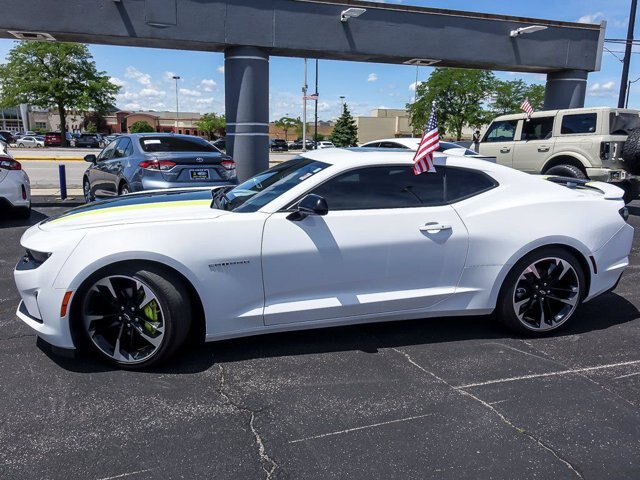Used 2022 Chevrolet Camaro LT RWD image 6