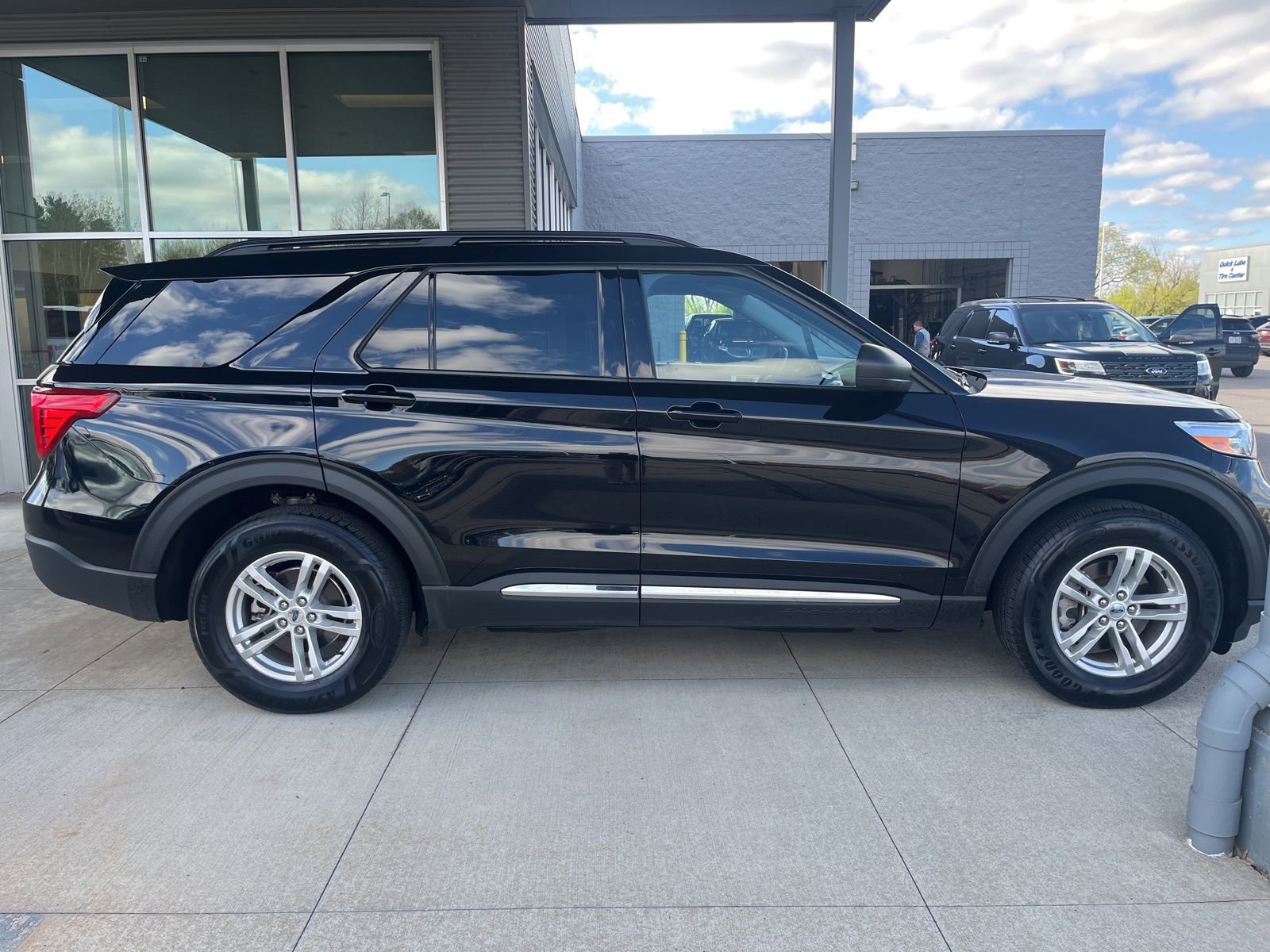 Certified 2023 Ford Explorer XLT AWD/4WD image 9