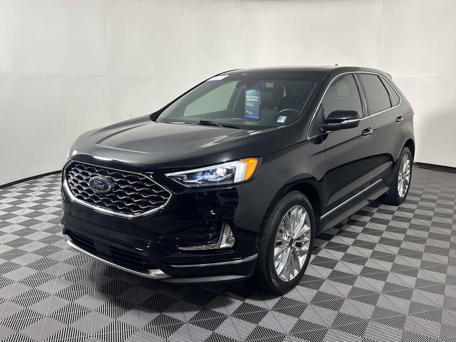 Certified 2020 Ford Edge Titanium w/ Equipment Group 301A FWD image 3