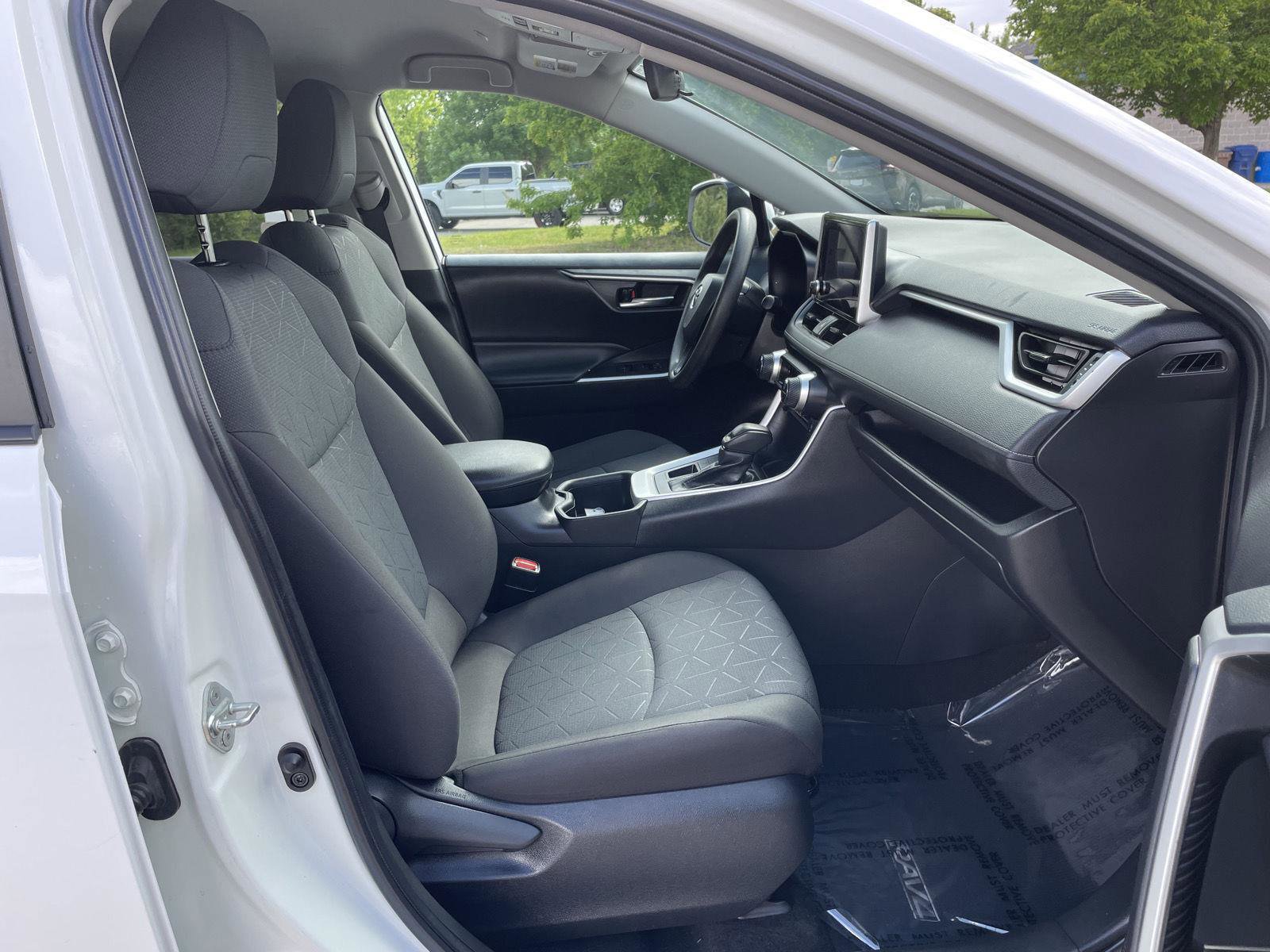 Used 2023 Toyota RAV4 XLE AWD/4WD image 19