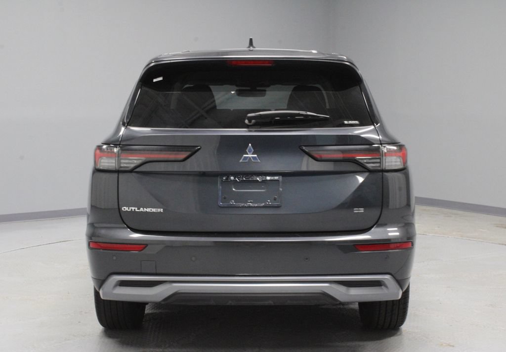 Used 2025 Mitsubishi Outlander AWD image 10