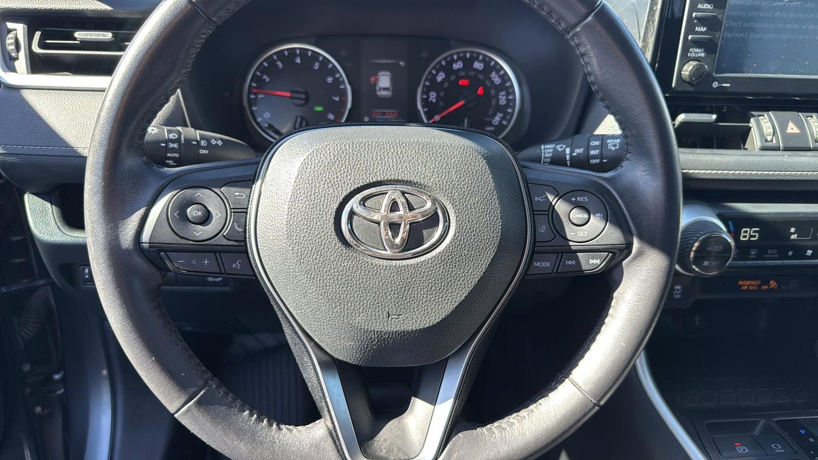Used 2021 Toyota RAV4 XLE Premium image 15