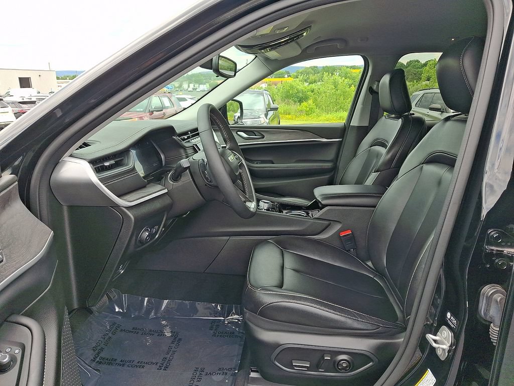 Used 2023 Jeep Grand Cherokee Limited AWD/4WD image 13