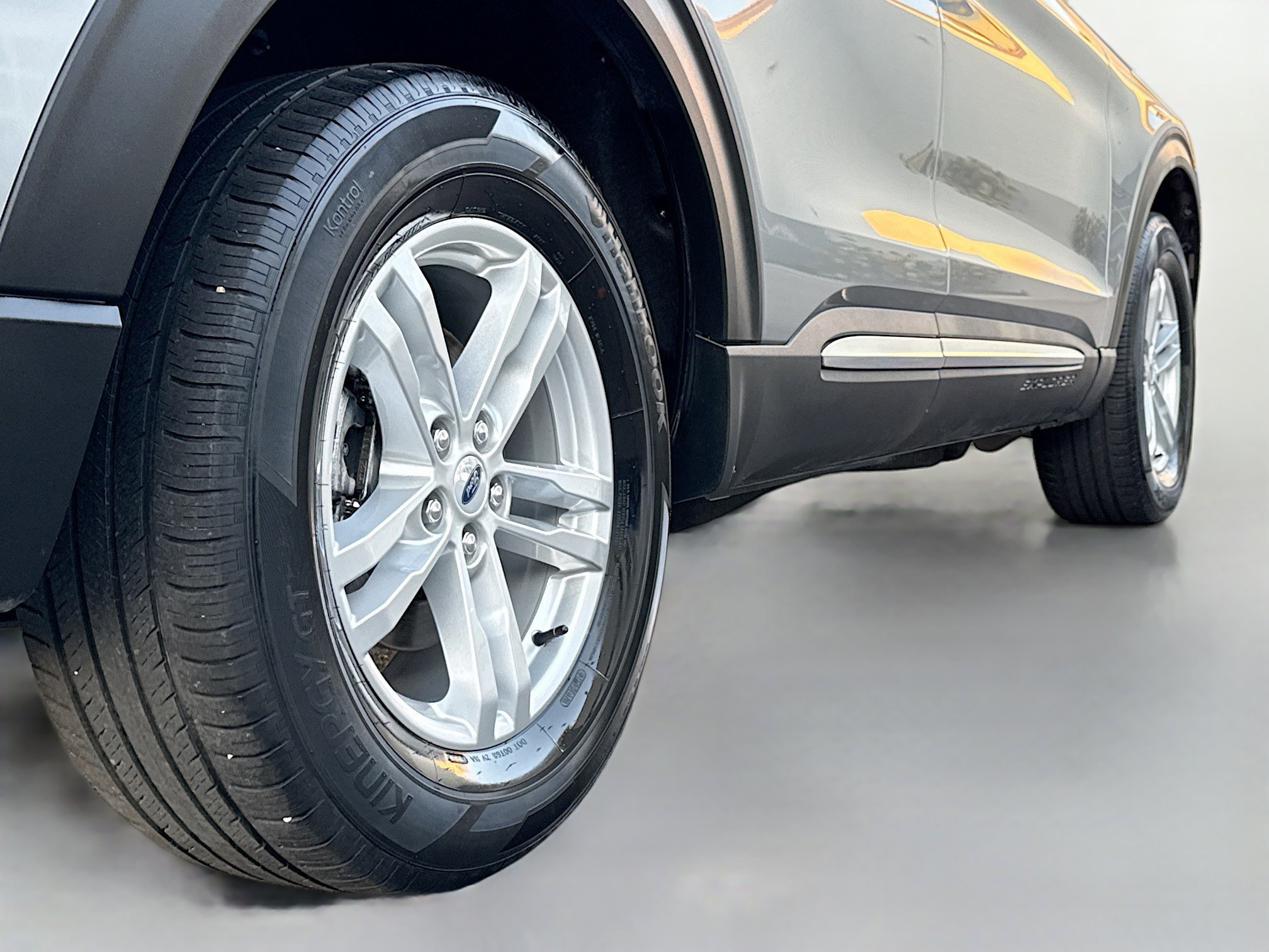 Certified 2023 Ford Explorer XLT w/ Class IV Trailer Tow Package image 17