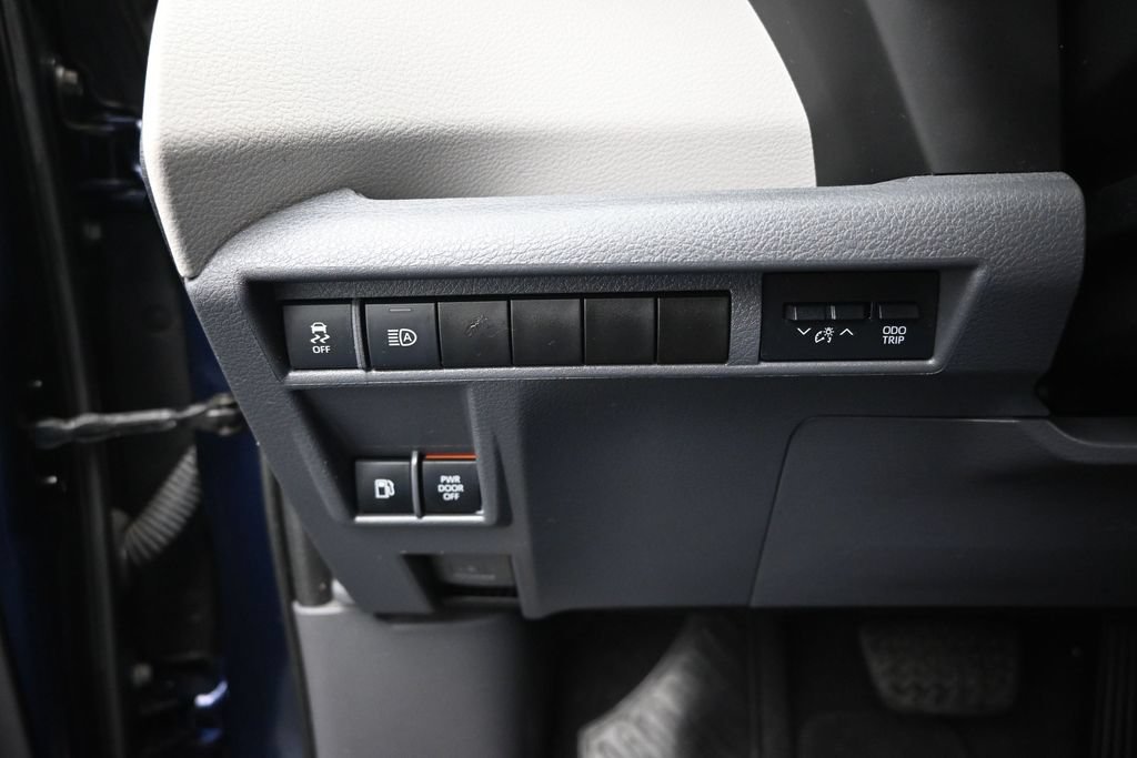 Used 2021 Toyota Sienna LE w/ LE Plus Package FWD image 13