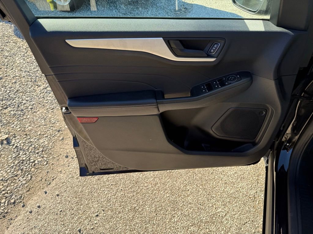 Certified 2022 Ford Escape SE w/ Cold Weather Package image 23