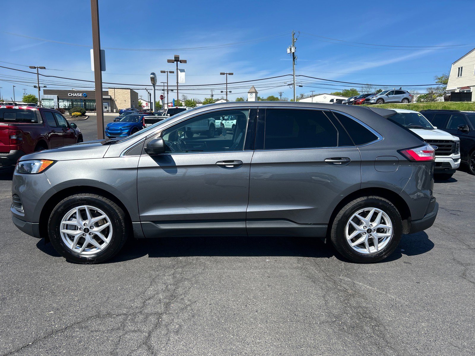 Certified 2023 Ford Edge SEL w/ Convenience Package AWD/4WD image 4