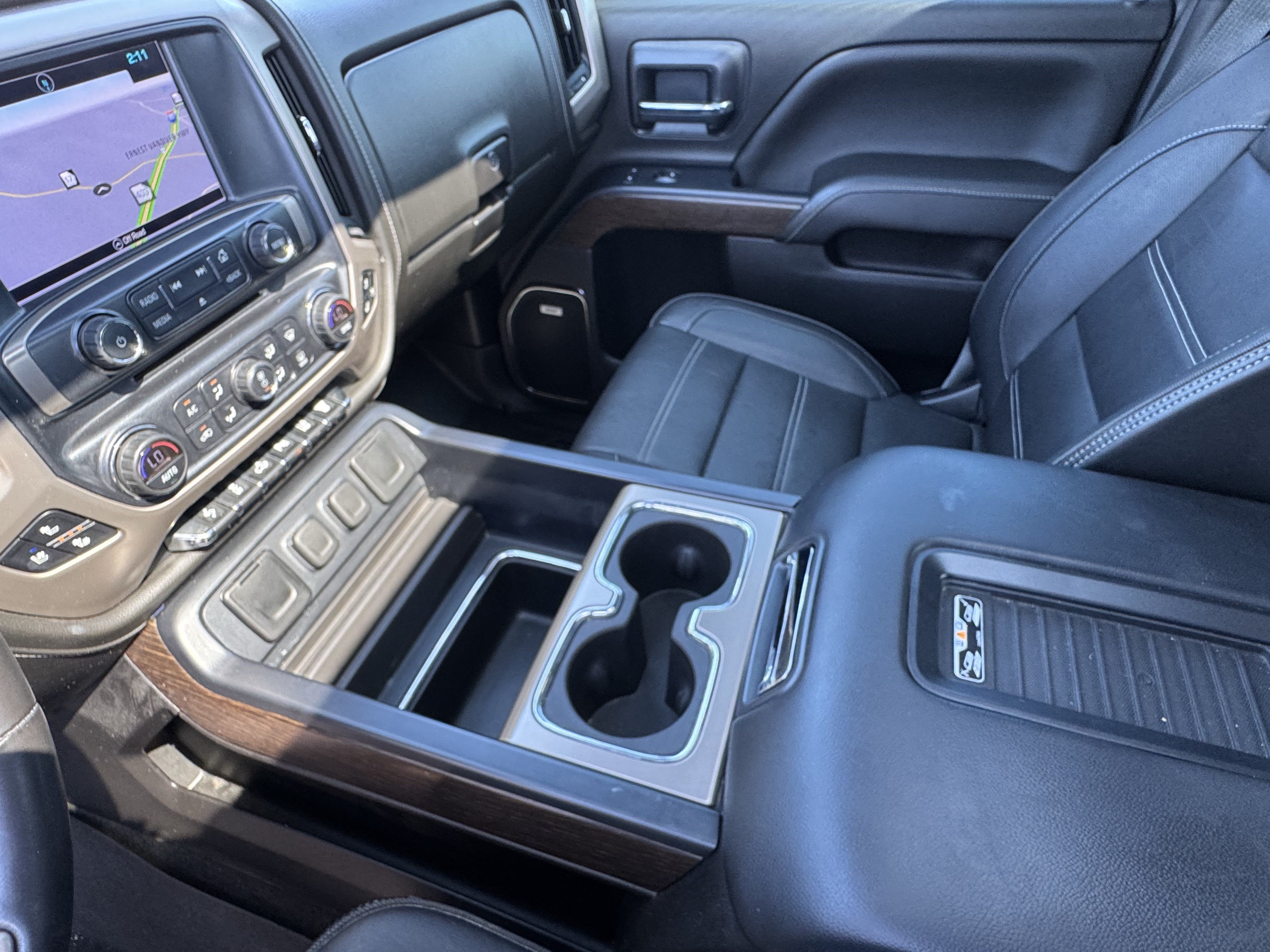 Used 2017 GMC Sierra 3500 Denali w/ Duramax Plus Package AWD/4WD image 32