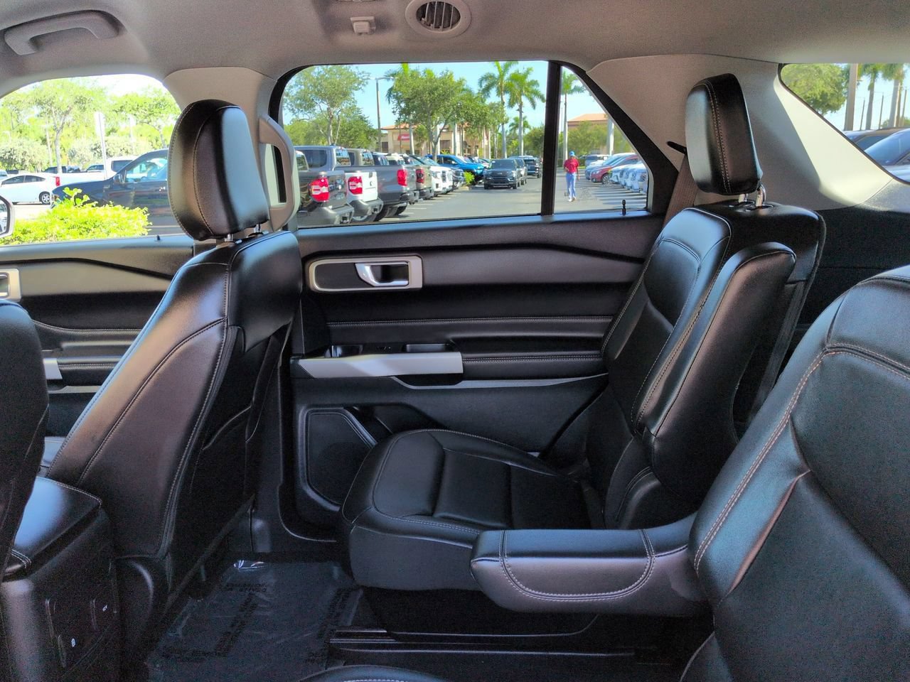 Certified 2023 Ford Explorer XLT w/ Equipment Group 202A AWD/4WD image 14