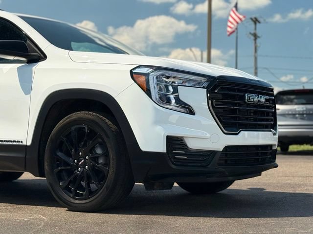 Used 2024 GMC Terrain SLE w/ Driver Convenience Package AWD/4WD image 32