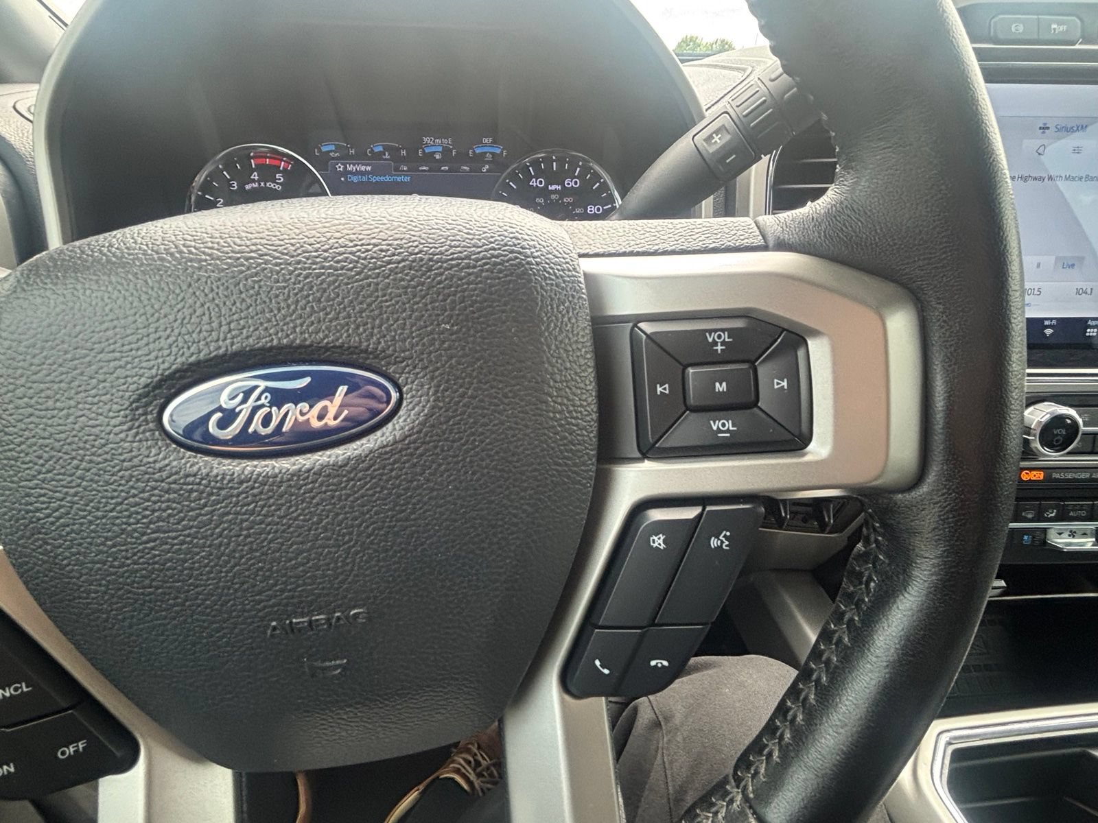 Certified 2022 Ford F250 Lariat w/ Tremor Off-Road Package AWD/4WD image 28