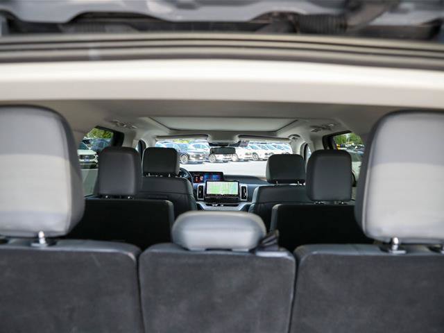 Certified 2025 Ford Expedition Active AWD/4WD image 15