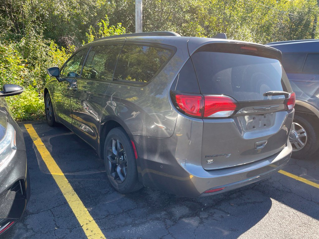 Used 2019 Chrysler Pacifica Touring-L Plus w/ Advanced Safetytec Group FWD image 3