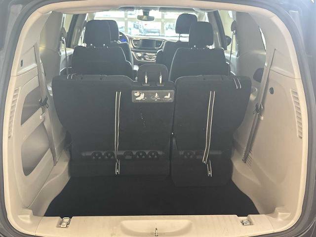 Used 2020 Chrysler Pacifica Touring image 29