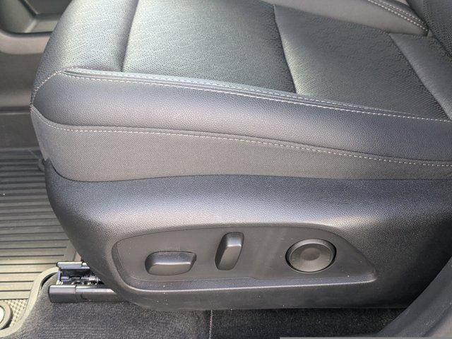 Used 2025 Chevrolet Equinox LT w/ Convenience Package II image 21