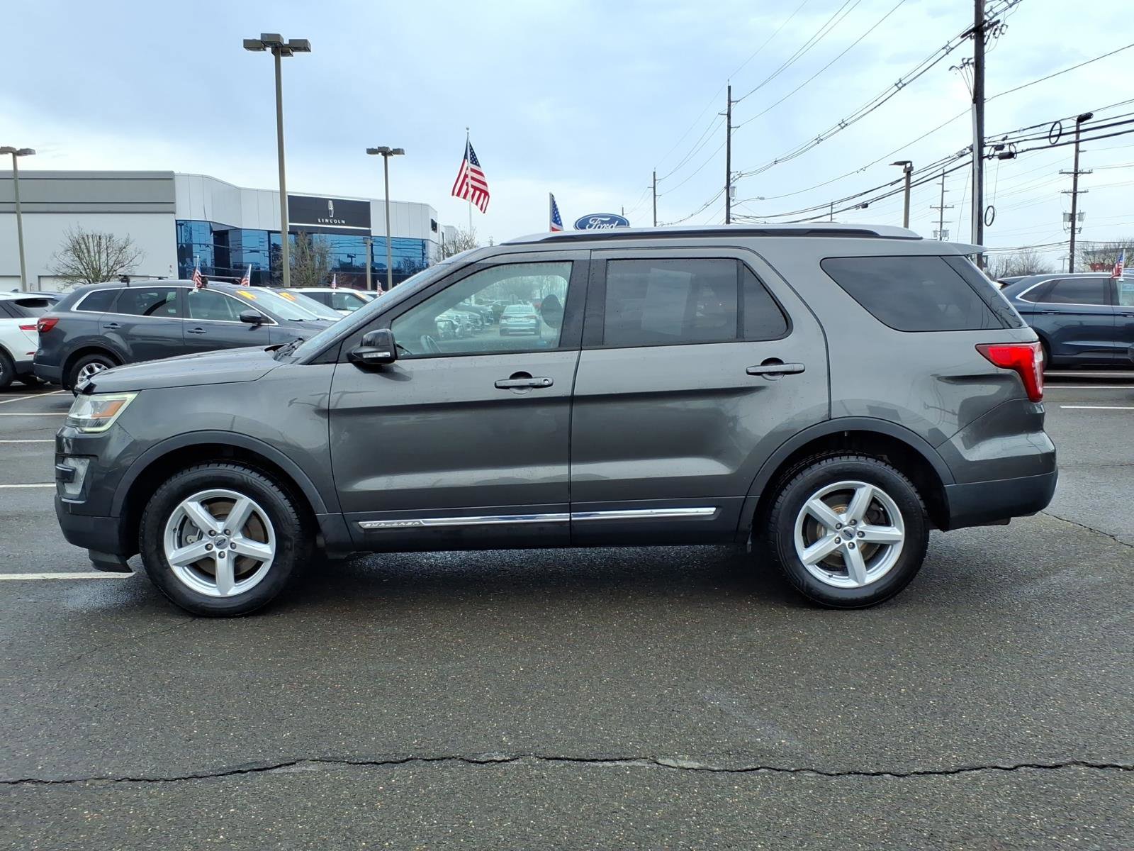 Certified 2017 Ford Explorer XLT w/ Equipment Group 202A image 4