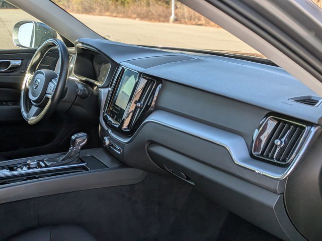 Used 2020 Volvo XC60 T5 Momentum w/ Protection Package Premier image 39