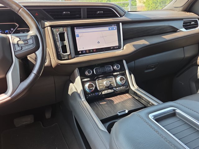 Used 2021 GMC Yukon Denali w/ Denali Premium Package AWD/4WD image 26