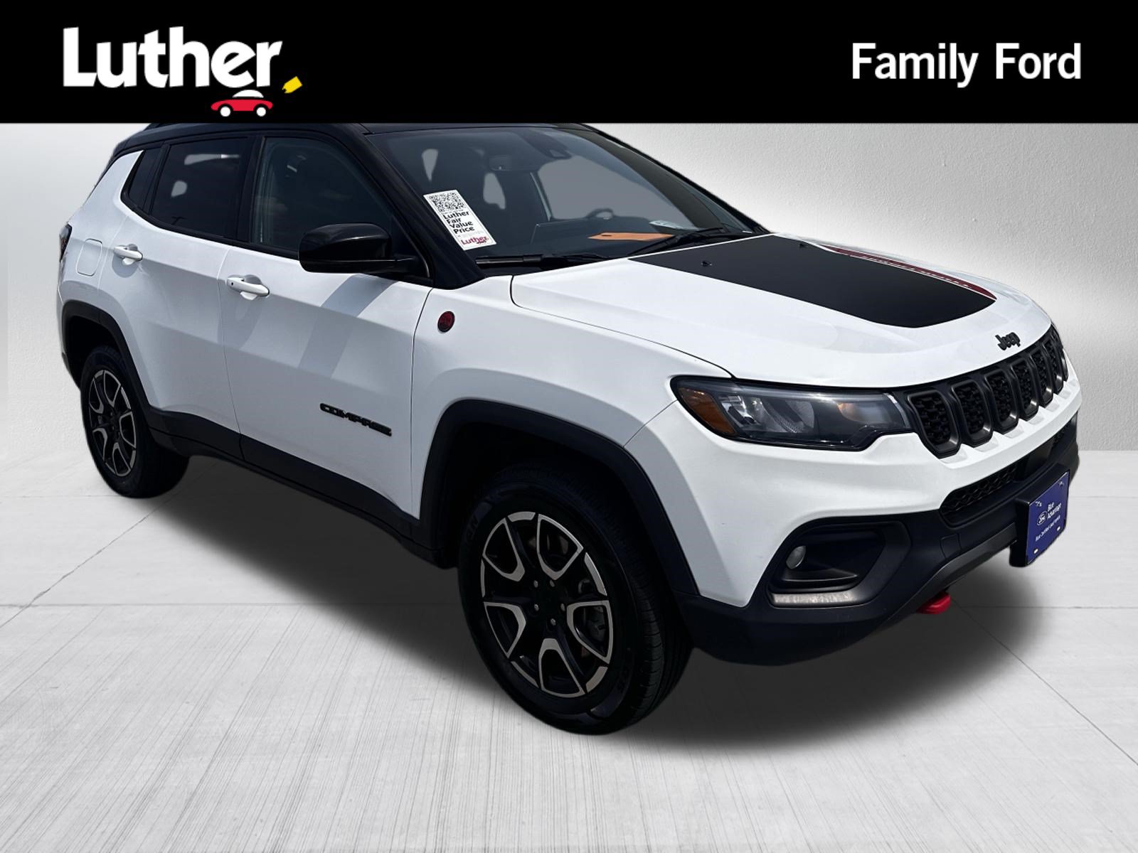 Used 2024 Jeep Compass Trailhawk AWD/4WD image 1