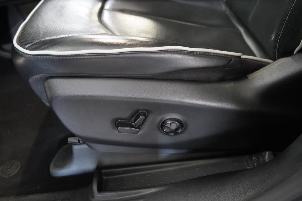 Used 2025 Chrysler Pacifica Limited FWD image 18