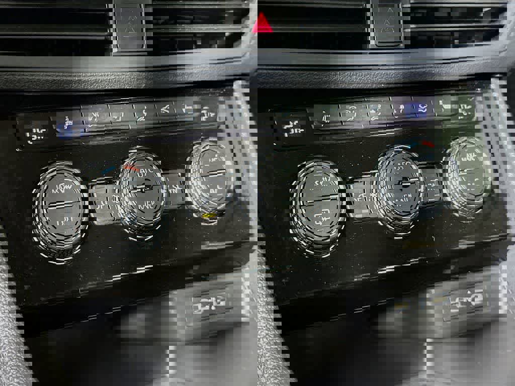 Used 2024 Volkswagen Jetta SE image 20