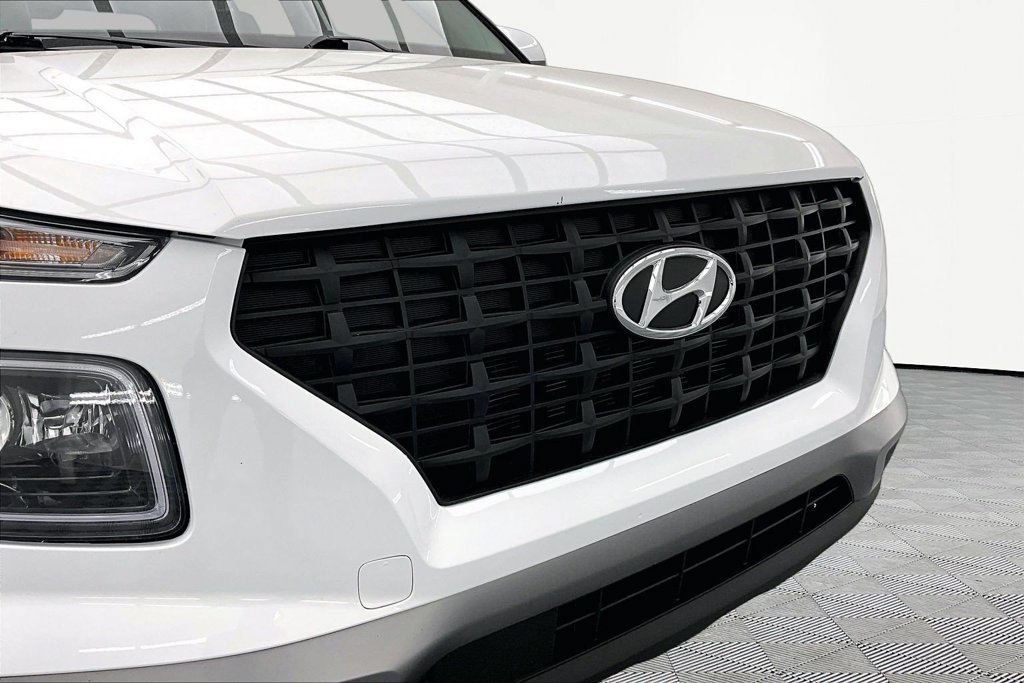 Used 2024 Hyundai Venue Limited FWD image 28