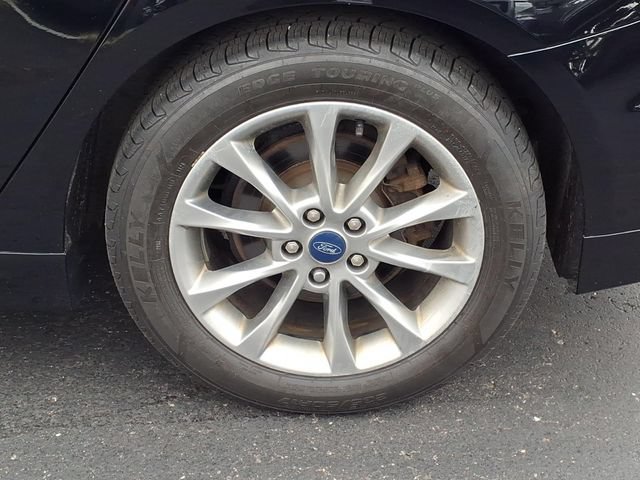 Certified 2017 Ford Fusion SE w/ Fusion SE Technology Package FWD image 8