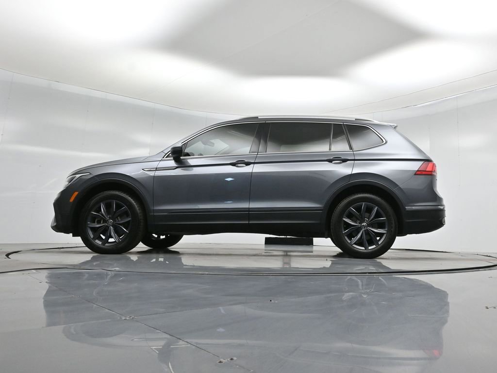 Used 2023 Volkswagen Tiguan SE w/ Panoramic Sunroof Package image 25