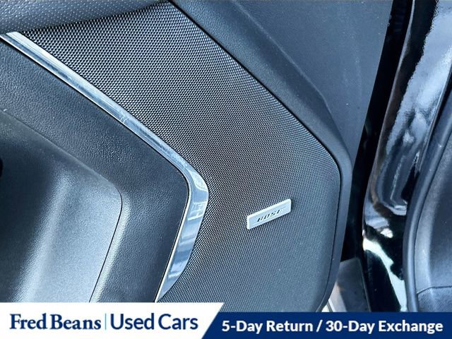 Used 2023 GMC Yukon XL SLT w/ SLT Luxury Package image 21